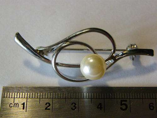 Vintage Costume jewellery brooch - @ Crazy R1 start