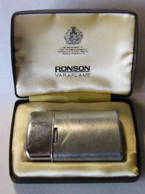 Ronson VARAFLAME gas lighter - needs flint - in original box