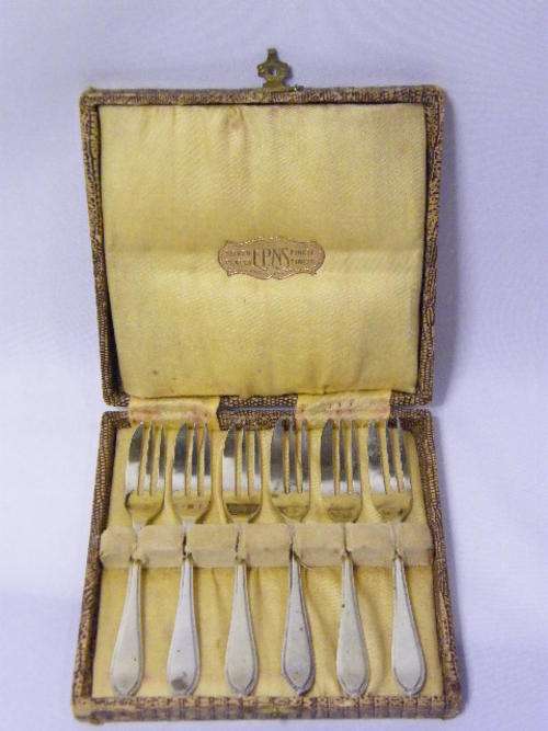 Set of 6 Silver Plated Cake Forks in box - as per photo