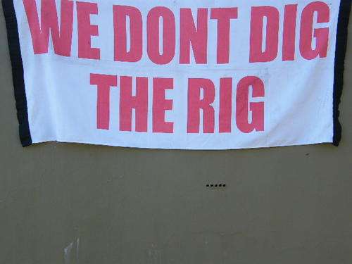 Banner Flag ` We dont dig the rig ` - 207 cm x 97 cm