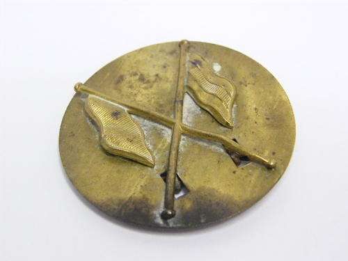 British Signal Instructor Cap Badge with metal Disc - as per photo