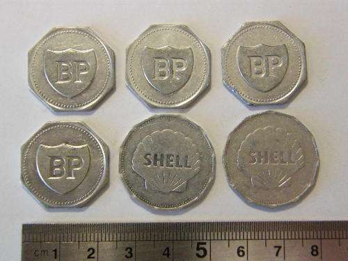 Lot of 4 x BP and 2 x Shell tokens - as per scan