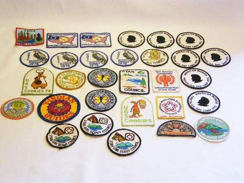 Lot of 30 Girl Scouts & related Badges - Some Duplicates - @ Crazy R1 Start