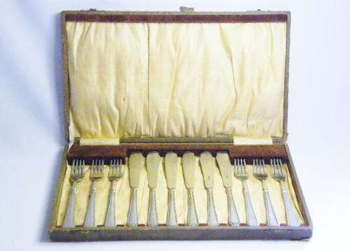 EPNS Fish Set - Knives & Forks - in original box, 1 lid missing - as per photo