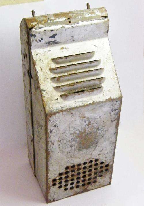 Very Old Car Valve Radio for under dashboard - needs work but all Valves intact - as per photo