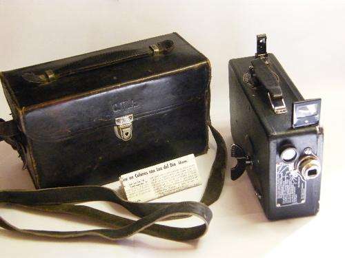 Cine Kodak Model BB Junior 16mm Movie Camera in Excellent Condition with Leather Case - as per photo