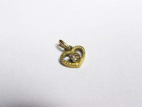 9kt Gold Pendant with 0.1 carat Diamond - Valued at R 2700 - @ CRAZY R1 start