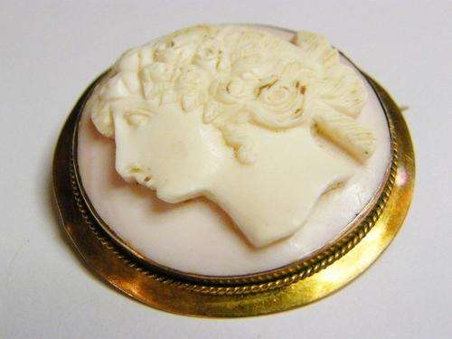 Vintage Cameo in 9kt gold setting - as per photo
