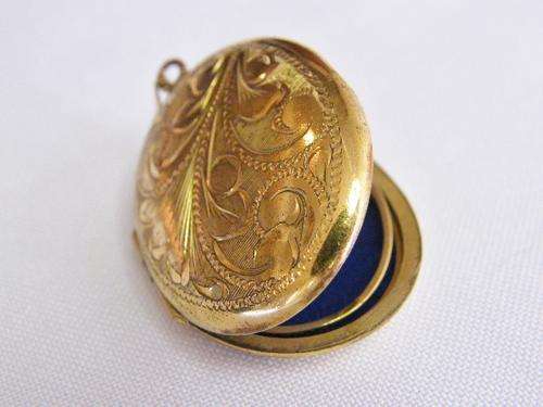 Vintage 9kt Metal Core locket Pendant - losing colour - as per photo