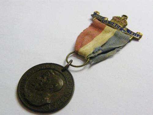 1911 George V Coronation medal for Pretoria - excellent with Ribbon - as per photo