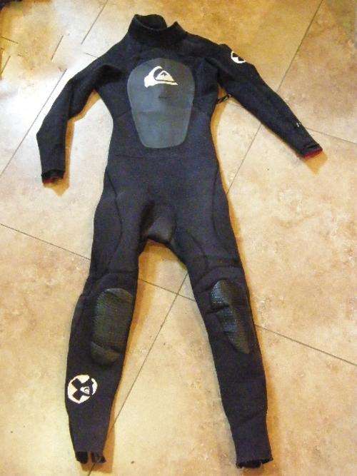 Quiksilver wetsuit - size 8/146 - as per photo