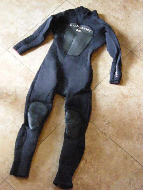Quiksilver wetsuit - size 8/146 - as per photo