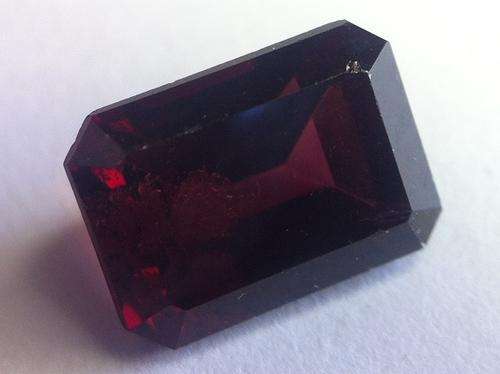 Beautiful Pyrope Garnet of 2 carat - lovely color - as per photo