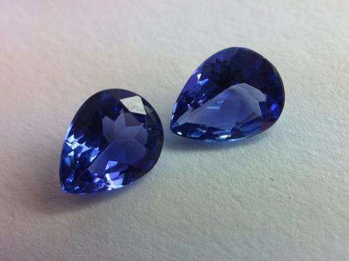 Lot of 2 5x4 mm pear shaped Tanzanites of 0.28 carat each - as per photo