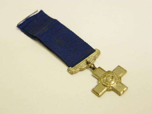 Miniature George cross medal - as per photo