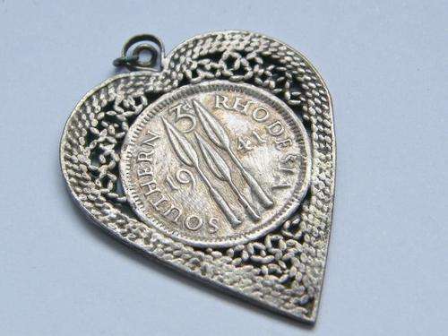 Vintage silver filigree pendant with 1941 Rhodesia tickey - weighs 3.3 grams - as per photo