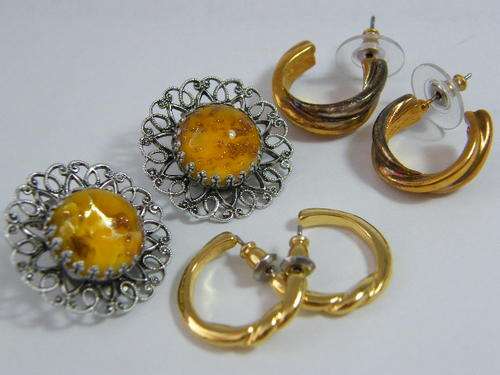 3 Pairs of vintage costume jewellery earrings - @ CRAZY R1 Start