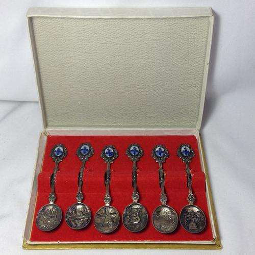 Dutch spoon set in original box with Delft blauw windmills