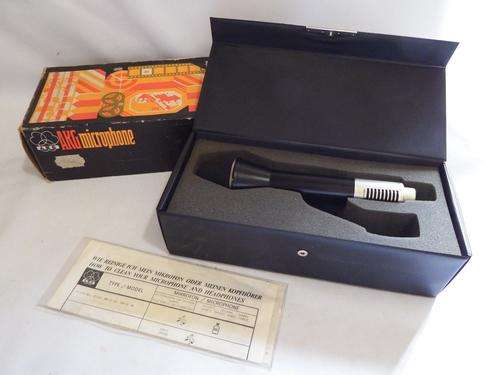 Vintage AKG D202ES microphone in original box