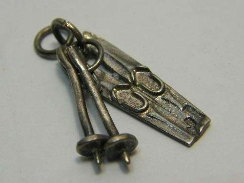 Silver ski charm / pendant - no hallmark - as per photo