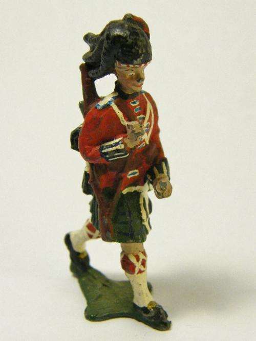 Vintage Scottish lead soldier - as per photo