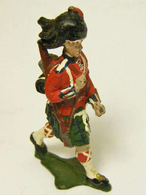 Vintage Scottish lead soldier - as per photo