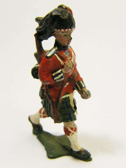 Vintage Scottish lead soldier - as per photo