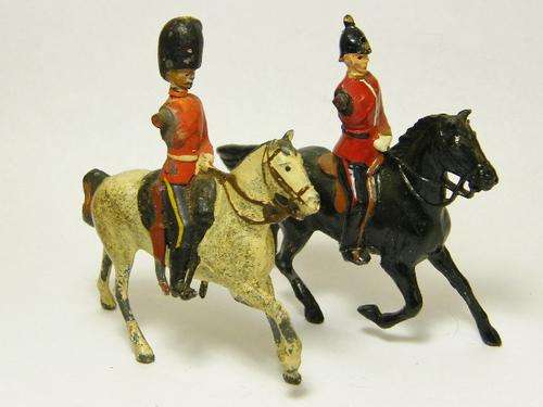 Lot of 2 vintage lead soldiers  cavalryman - damages / missing parts - as per photo