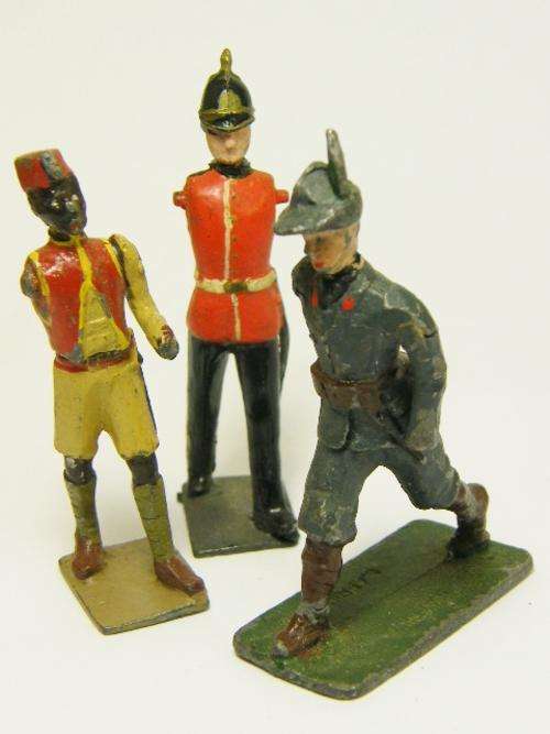 Lot of 3 vintage lead soldiers - damaged and missing parts - as per photo
