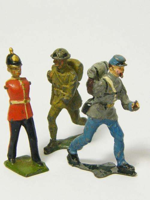Lot of 3 vintage lead soldiers - damaged and missing parts - as per photo