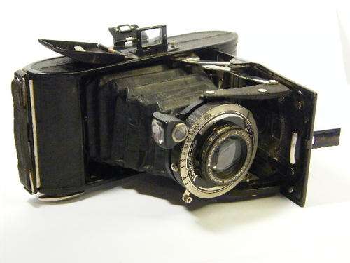 Voigtlander Bessa fold out camera with 1:4.5 11cm lens - struggles to open & close - as per photo