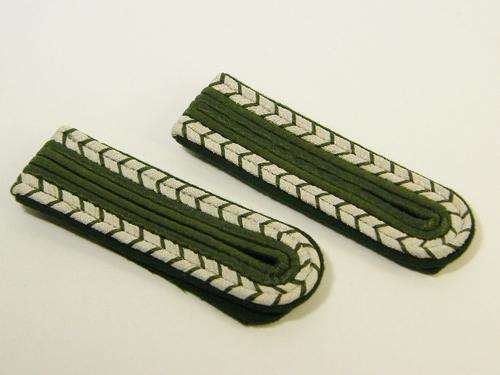Pair of East German police unterwachtmeister rank epaulettes - as per photo
