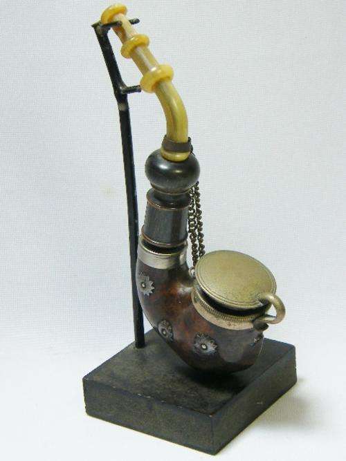 Vintage Walnut Briar pipe with stem made from horn - as per photo