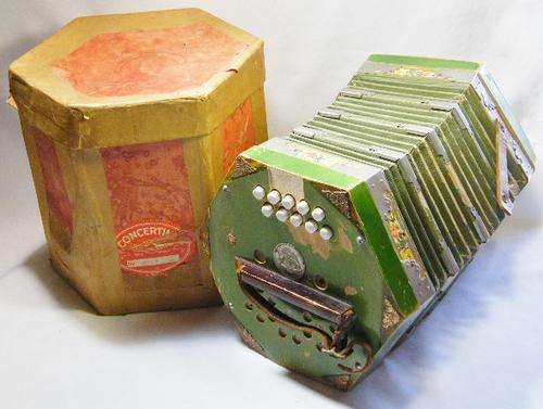 Vintage Scholar Boer concertina in good used condition in box - all straps & bellows intact