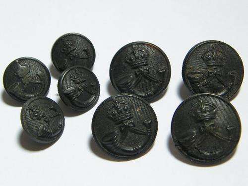 Lot of 8 old military buttons - as per photo