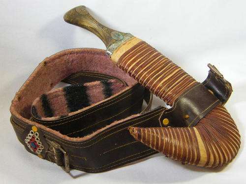 Vintage Arabian Khanjar / Jambiya dagger with original belt - as per photo