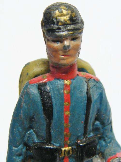 Vintage lead soldier with missing hand - made in South Africa - as per photo