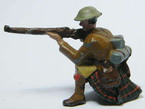 Vintage Scottish marksman lead soldier kneeling with rifle - as per photo