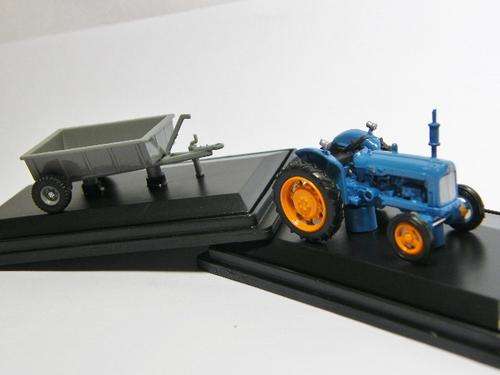 Oxford die cast model Railway Collection 1:76 Tractor and trailer set by Hachette Partworks