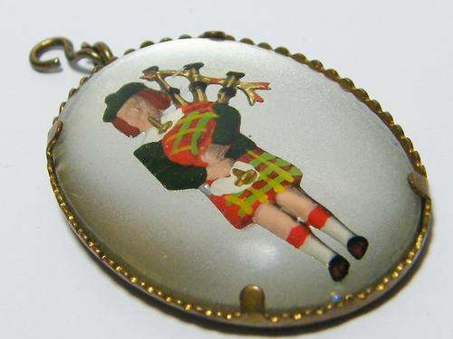 Antique Reverse Intaglio Essex crystal pendant with Scottish bagpipe player - as per photo