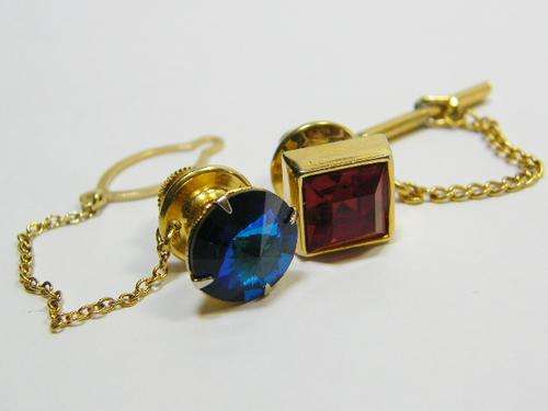 Lot of 2 vintage tie pins with safety chains - as per photo