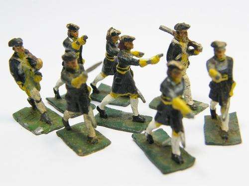 Lot of 8 vintage SAE lead soldiers - made in Union of South Africa - as per photo