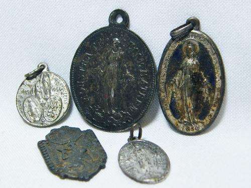 5 Catholic medallions - Congregation of the children of Mary - as per photo