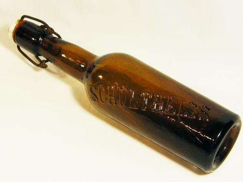 Original Schultheiss sealable bottle with porcelain cap - as per photo
