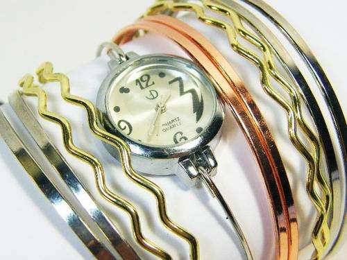 Ladies Quartz fashion bangle watch - as per photo