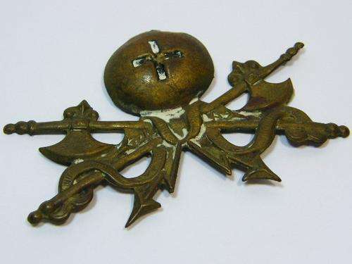 WW2 Italian Sappers cap badge - top broken - as per photo
