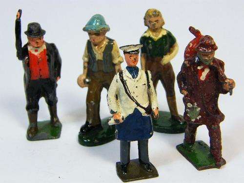 Lot of 5 vintage lead / metal figures - as per photo