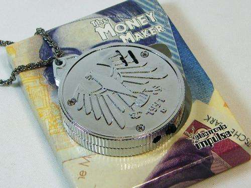 The money maker gas lighter in shape of 5 Mark with chain - in original box - as per photo