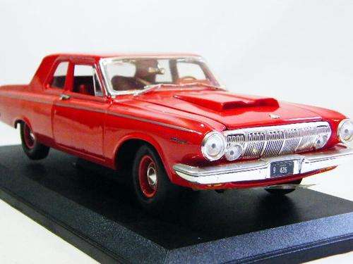 1963 Dodge 330 model car - scale 1/18 - Maisto with stand - as per photo