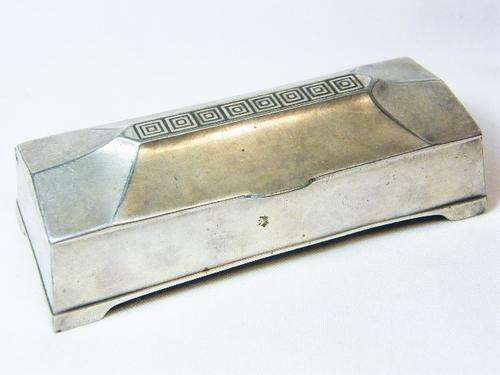 Vintage silverplated pill box with 4 divisions - scan 15% silver - weighs 166.9 grams - as per photo